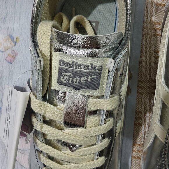 Onitsuka Tiger Silver Glossy Casual Shoes - Picture 2 of 7